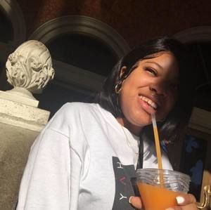 Meet your Posher, Jazmine